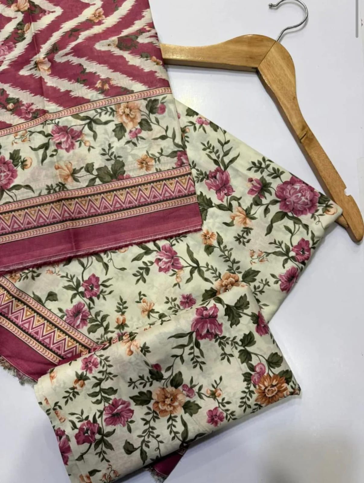 Pre Season Summer Sale 3Pcs Bin Saeed Printed Lawn [Random Articles]