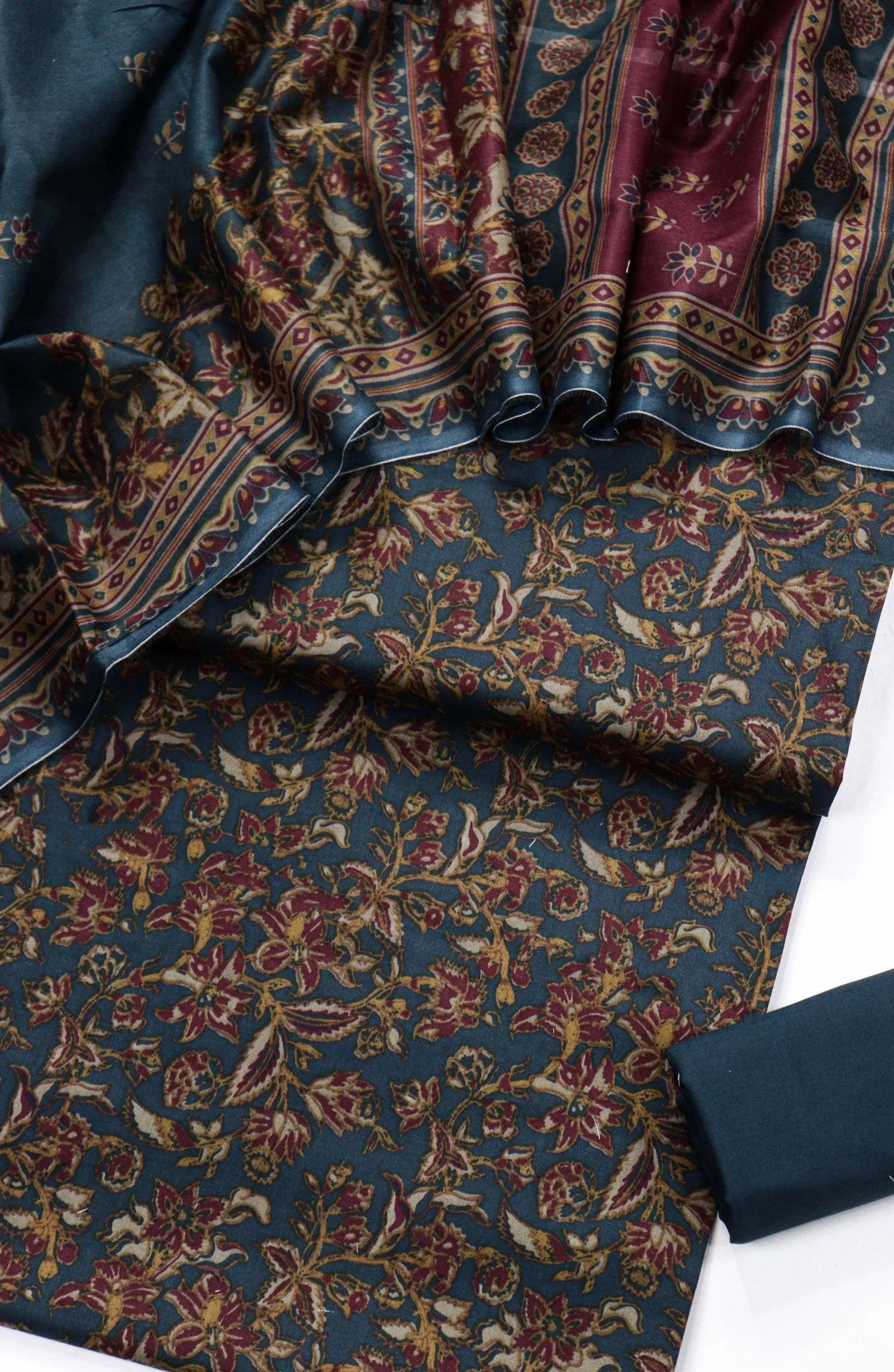 Printed Lawn Unstitched 3 Piece Suit