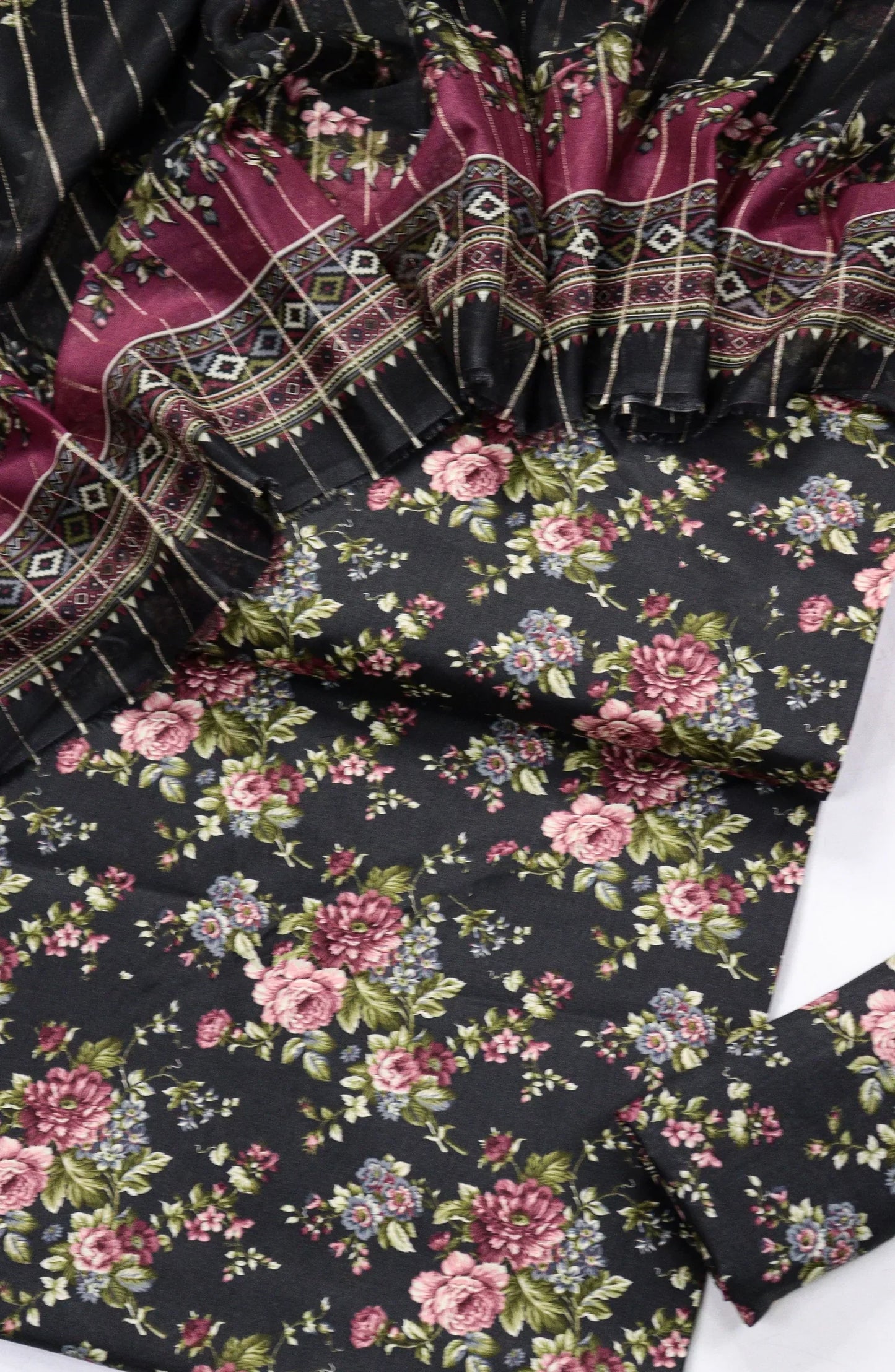 Printed Lawn Unstitched 3 Piece Suit