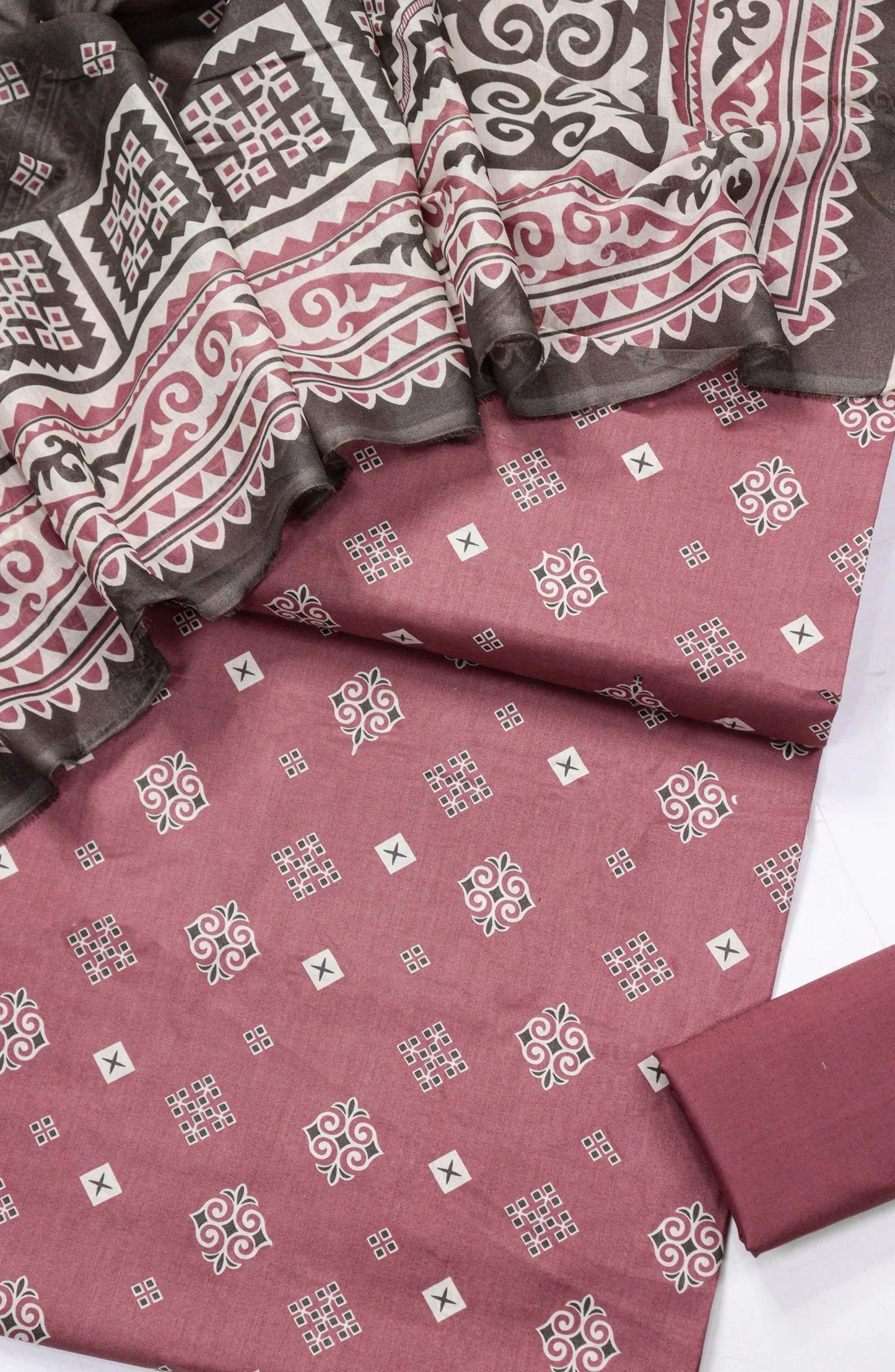 Printed Lawn Unstitched 3 Piece Suit
