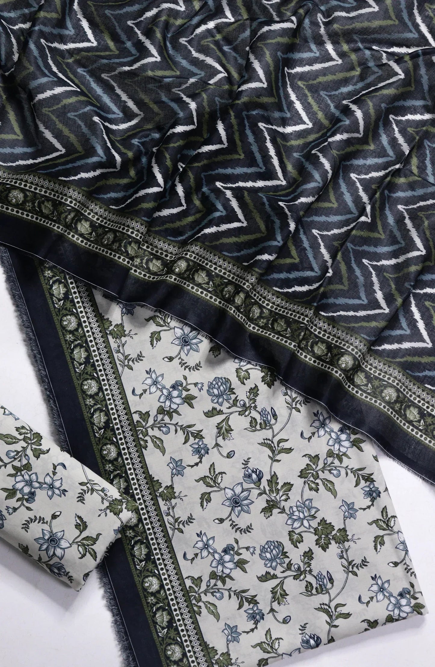 Printed Lawn Unstitched 3 Piece Suit