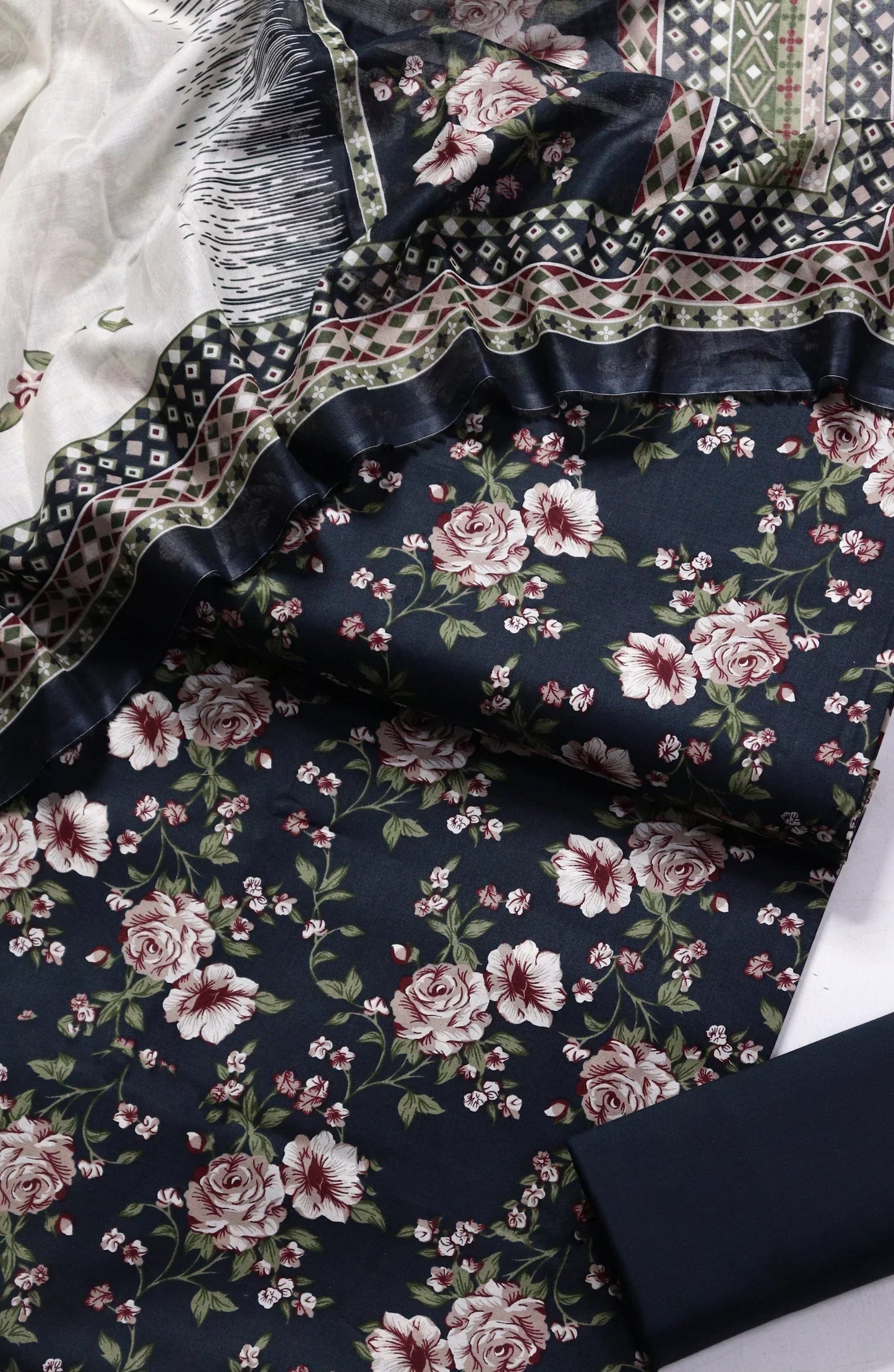 Printed Lawn Unstitched 3 Piece Suit