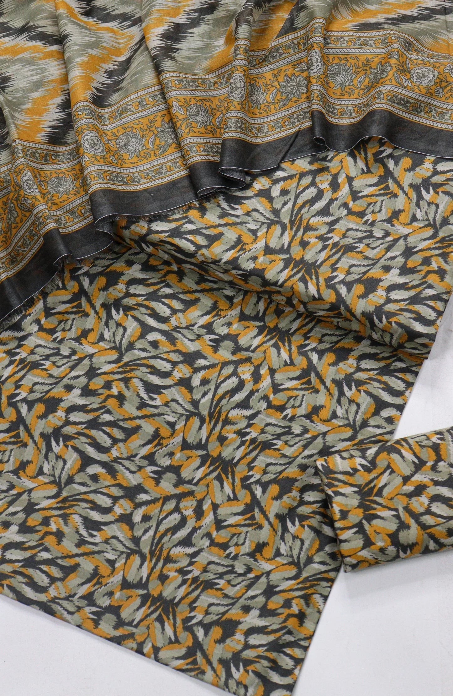 Printed Lawn Unstitched 3 Piece Suit